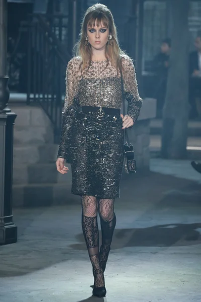 Look 15